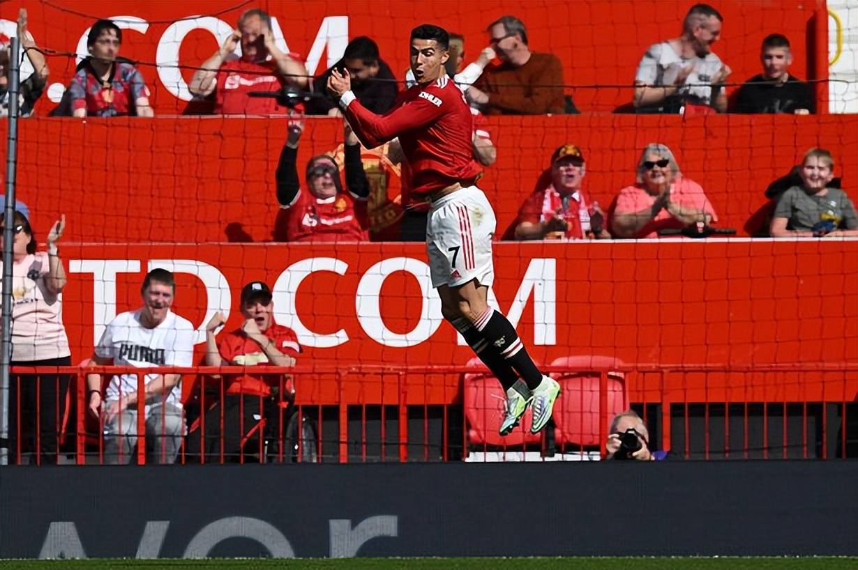 曼联轻取热刺，博格巴扑点救主世界杯