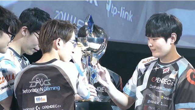 -DFM力克FNC，369操刀奇招英雄翻盘成都决赛之夜2:1（柏林）